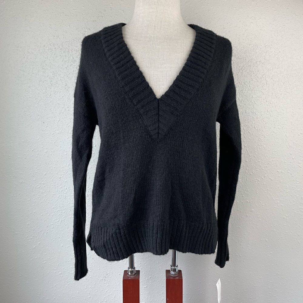 NWT Bar III Black V-Neck Sweater Size XS